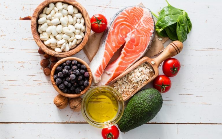 DMLA (dégénérescence maculaire liée à l’âge) : l’assiette pour la prévenir efficacement